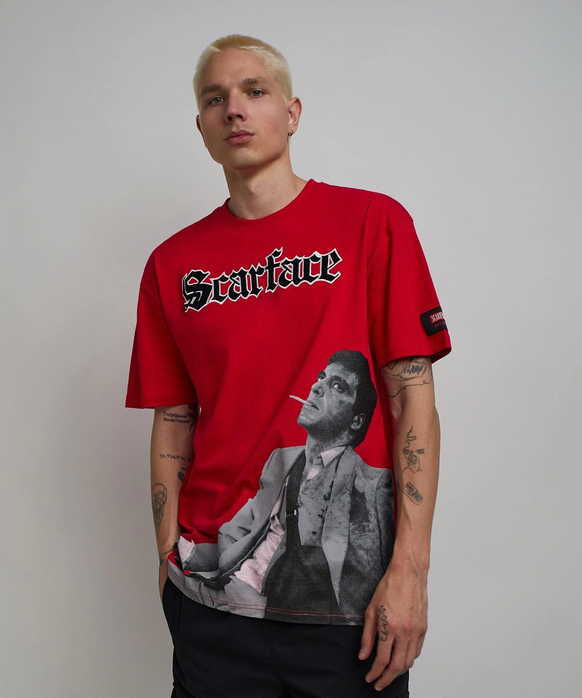 Scarface Old English Short Sleeve Tee - Red - Image 7